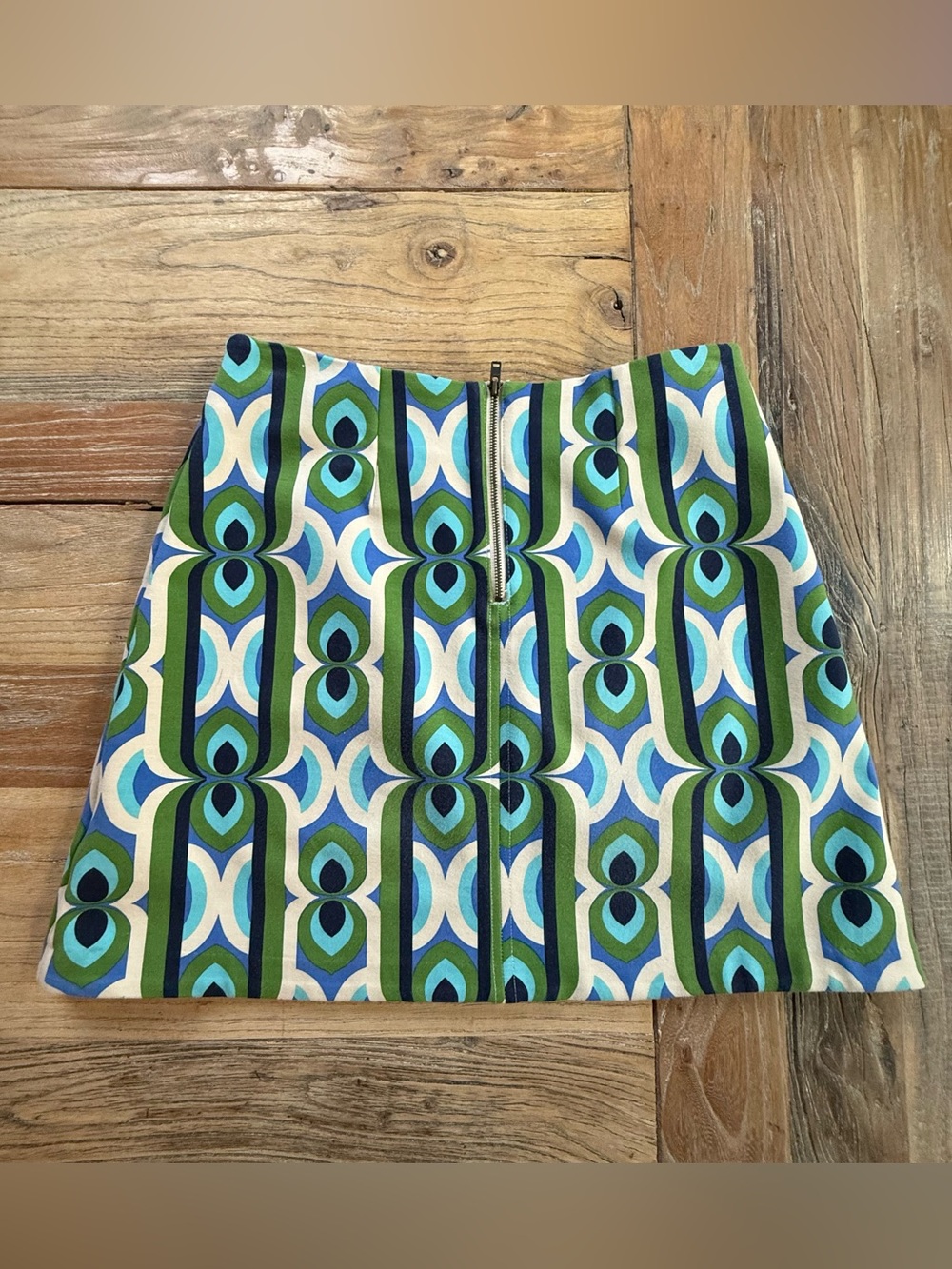 Anthropologie Retro Mini Skirt. Crisp colors. Don’t miss those front pockets! - Picture 2 of 4